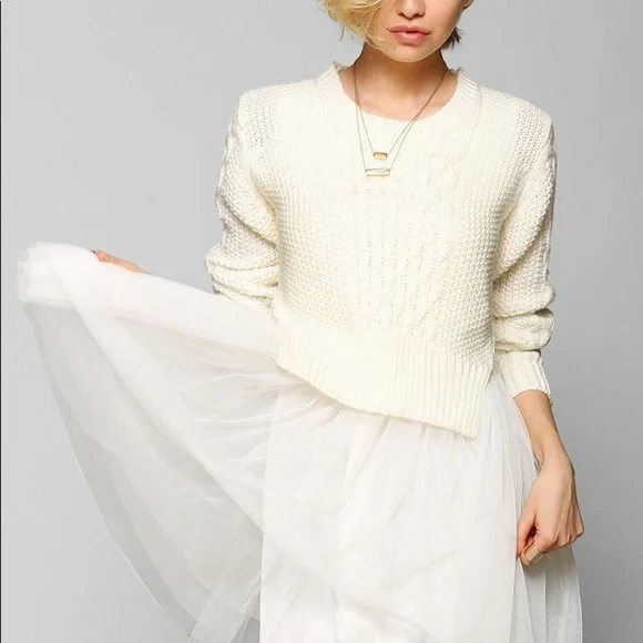 UNIF Chloe Cream Split Side Cropped Sweater Top ✨ - Picture 5 of 7